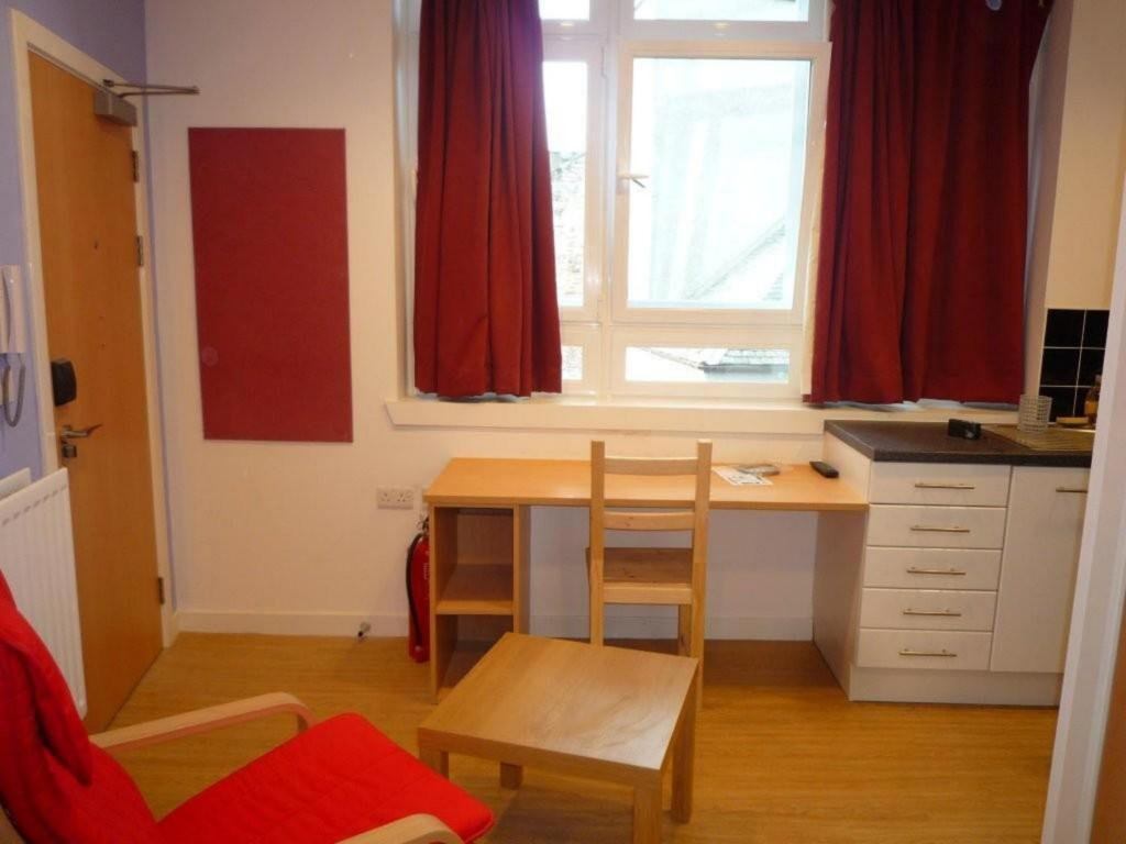 Destiny Student - Cowgate Apartman EDI Szoba fotó